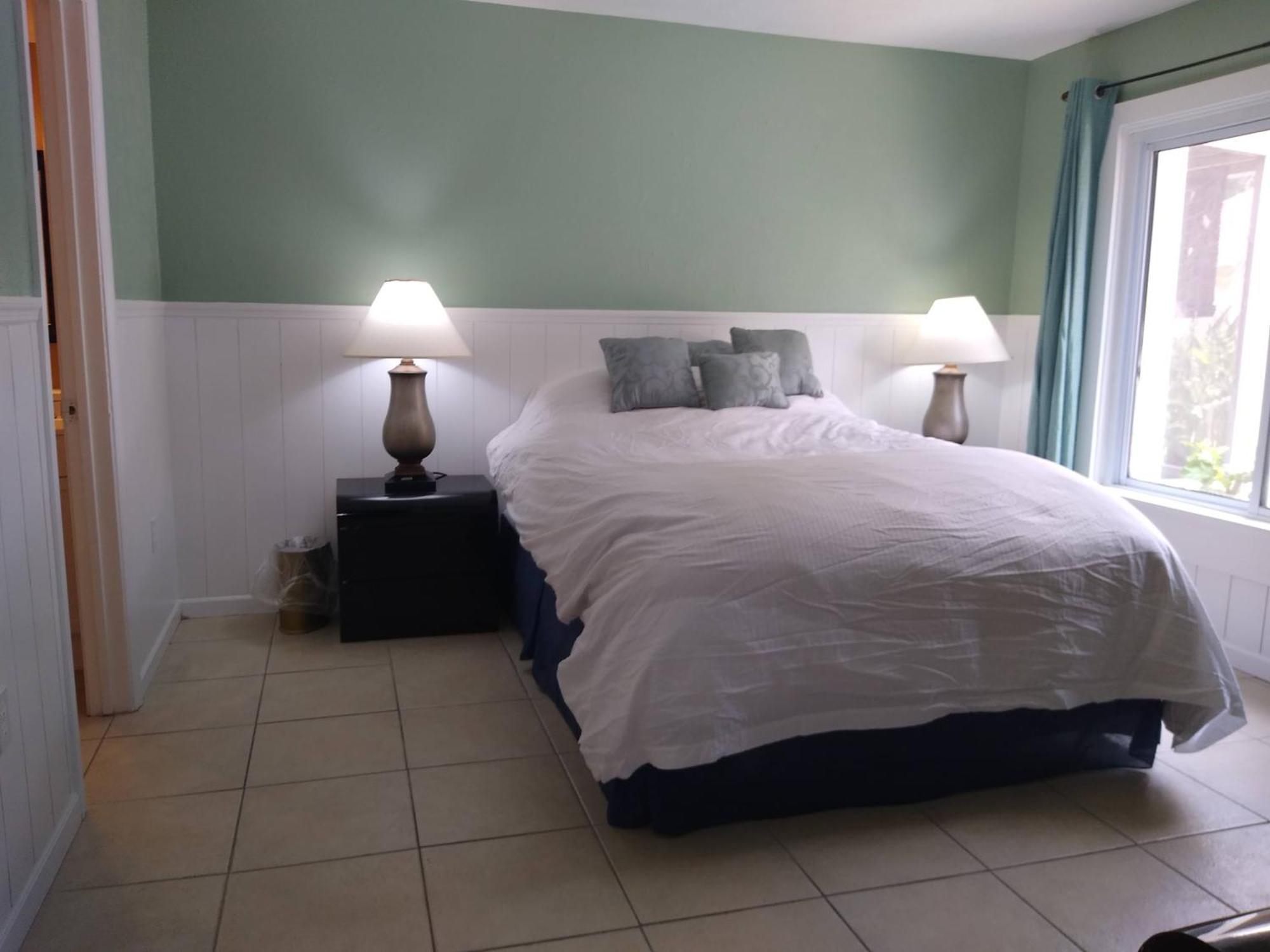 Affordable Two Bedroom Tropical Condo - Private Beach, Pools, Hot Tub セント・ピーターズバーグ エクステリア 写真