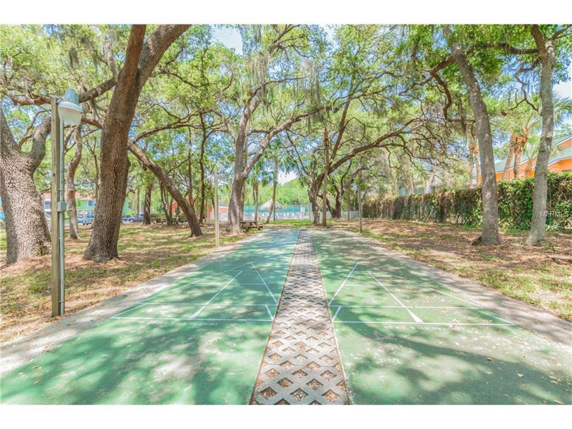 Affordable Two Bedroom Tropical Condo - Private Beach, Pools, Hot Tub セント・ピーターズバーグ エクステリア 写真