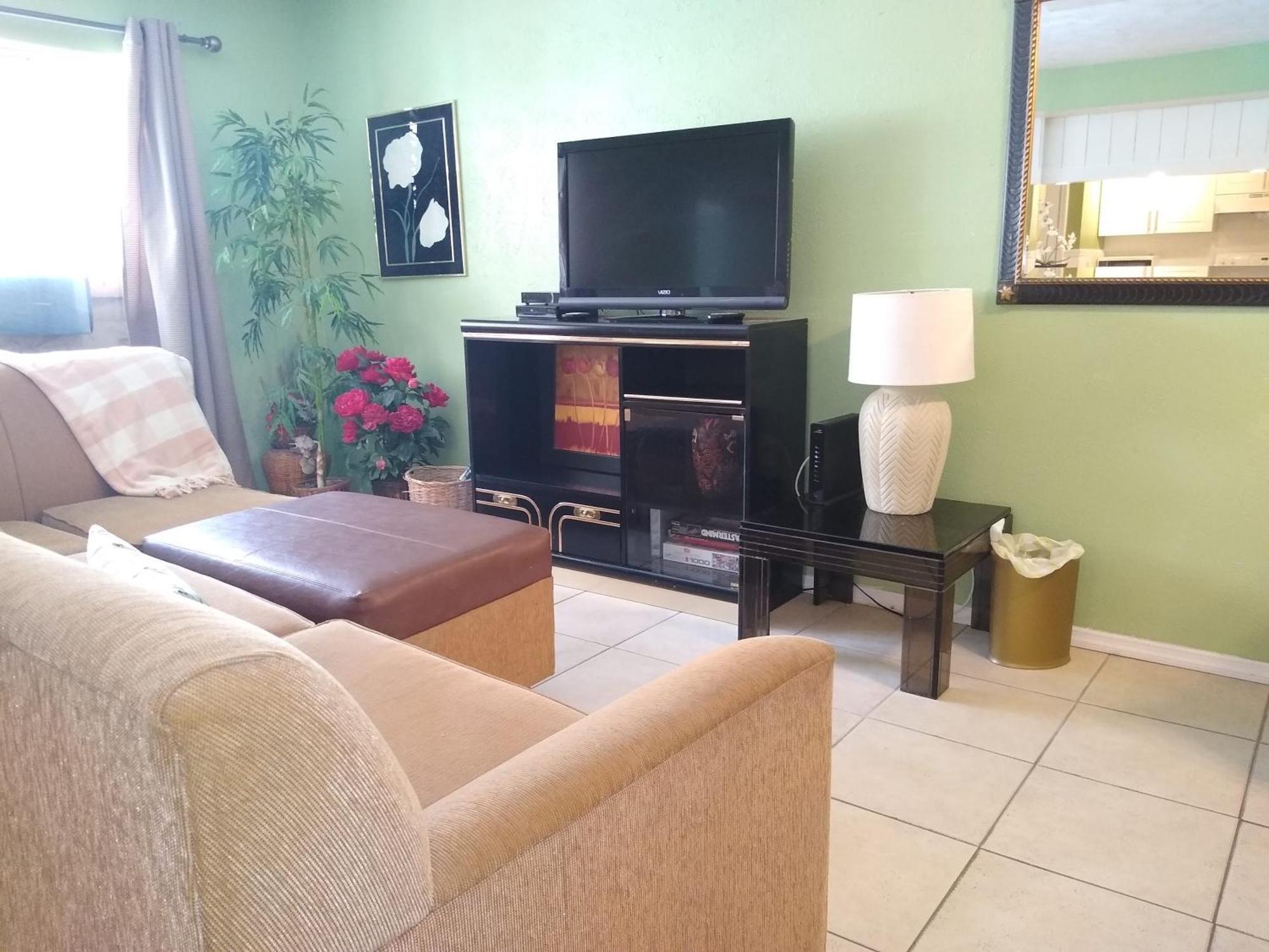 Affordable Two Bedroom Tropical Condo - Private Beach, Pools, Hot Tub セント・ピーターズバーグ エクステリア 写真